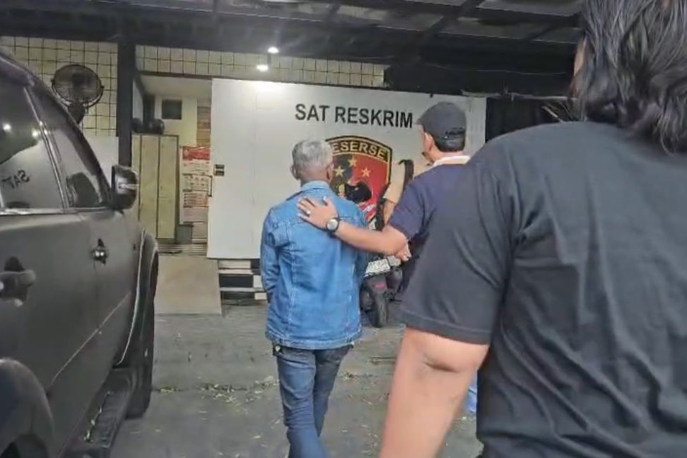 Pencuri Tiang Rambu di Surabaya yang Viral Ditangkap Polisi