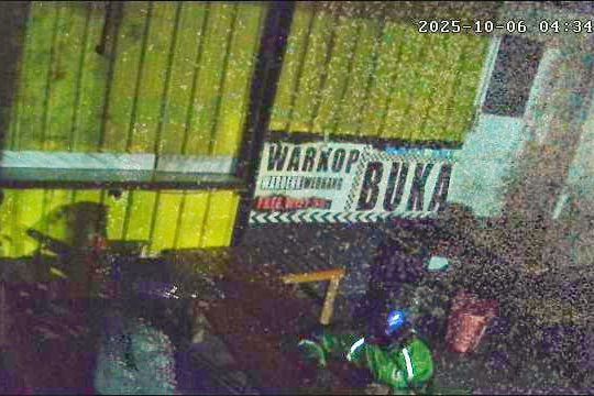 Modus Pakai Jaket Ojol, Pria Ini Curi Pompa Air
