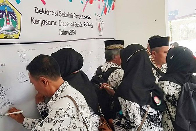 Ratusan Kepsek SD dan SMP di Gresik Deklarasi Sekolah Ramah Anak