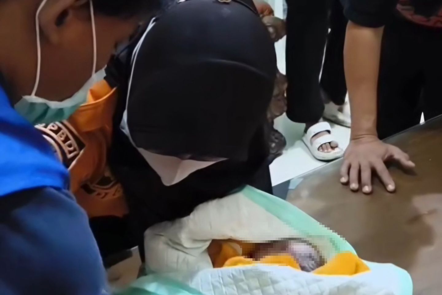 Menangis di Balkon Lantai Dua, Bayi Ditemukan Warga di Surabaya