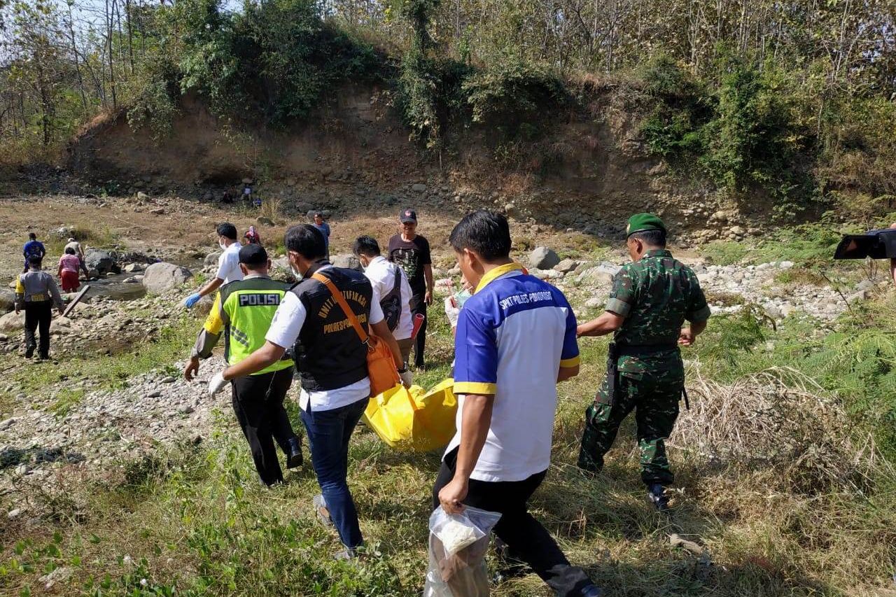 Mayat Perempuan Penuh Luka Ditemukan di Bawah Jembatan