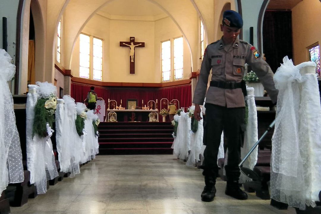 Polrestabes Sisir 25 Gereja di Surabaya