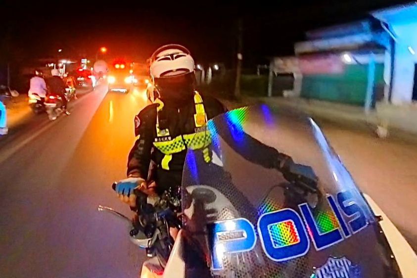 Kejar Waktu Selamatkan Pasien, Ambulans dari Bawean Dikawal Polisi