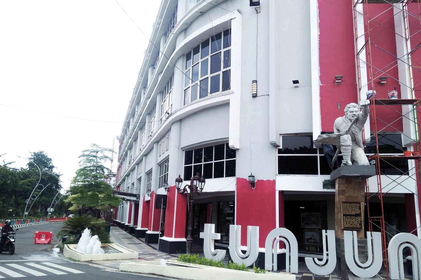 Revitalisasi Kawasan Segitiga Emas Jalan Tunjungan Bernuansa Klasik