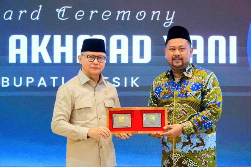 Penuhi Hak Anak PMI, Pemkab Gresik Raih Penghargaan Nasional