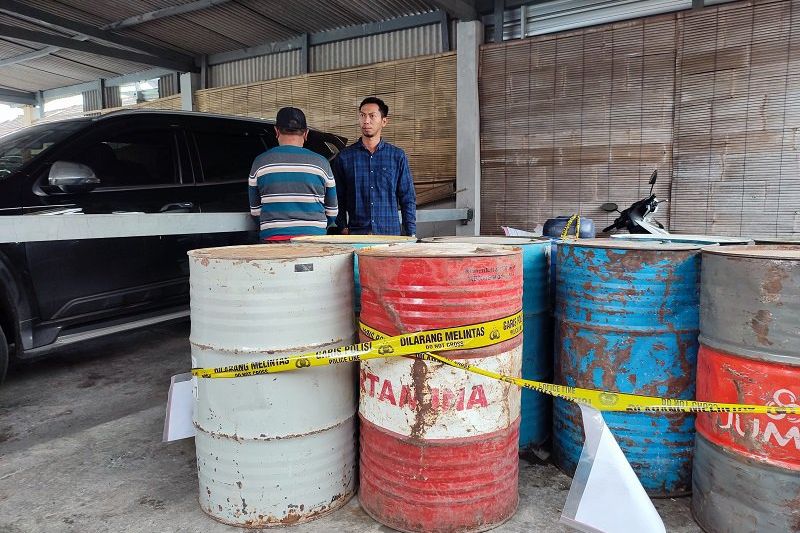 Timbun dan Jual BBM Bersubsidi, Pensiunan PNS di Ponorogo Diamankan Polisi