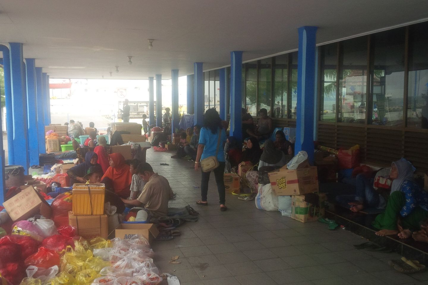 Ratusan Penumpang Terlantar di Pelabuhan Tanjungwangi Berangkat Besok