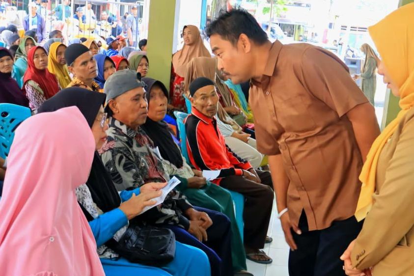 262 Warga Benjeng Gresik Terima BLT DBHCHT Rp900 Ribu