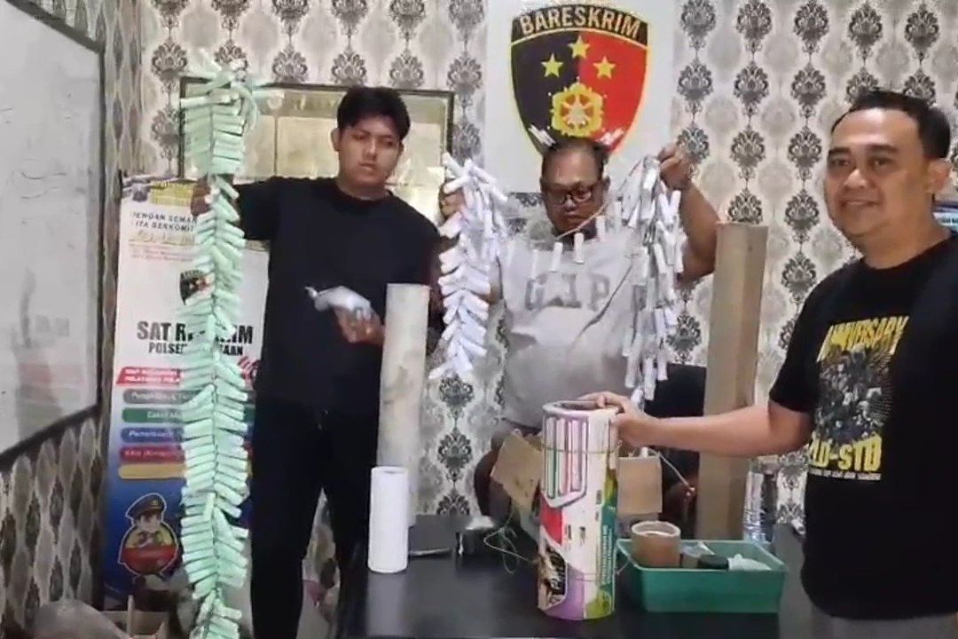 Gudang Petasan Ilegal di Probolinggo Digerebek, Polisi Sita Ratusan Selongsong dan Bubuk Mesiu