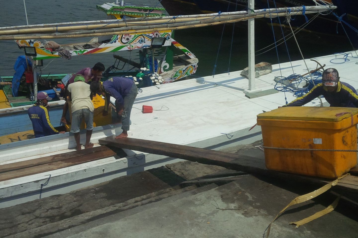Kisah Perahu asal Sapeken Menerobos Badai di Laut Bali