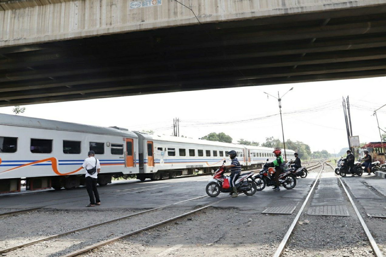 Warga Mojokerto Wadul ke Polda Jatim Soal Sebidang Perlintasan Kereta Api Tak Berpalang Pintu