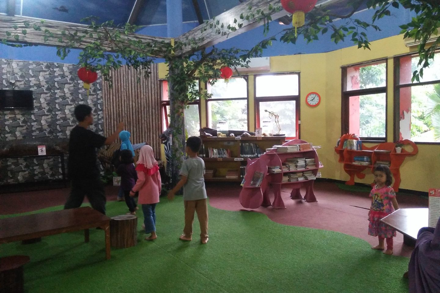 Berikut Ini Koleksi Fosil dan Satwa Awetan Koleksi KBS