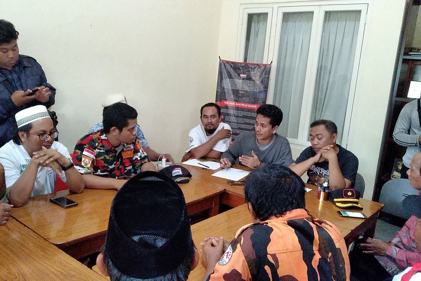 Ormas Bantah Bawa Bambu Runcing Hadang AMP