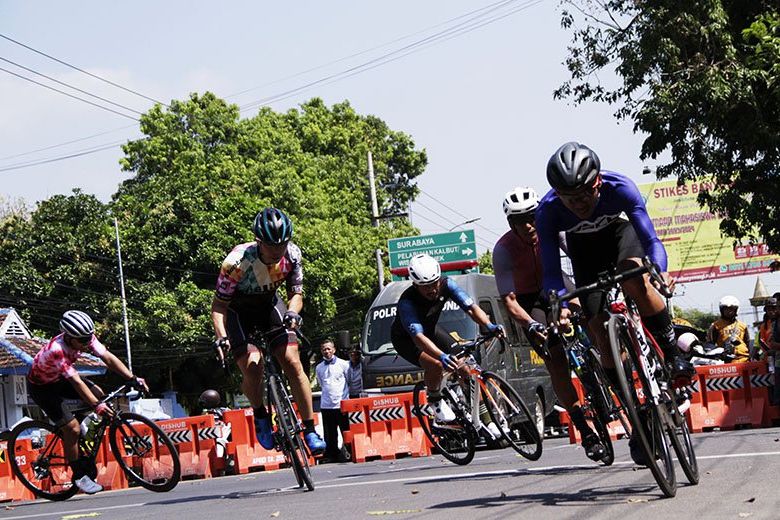 Ratusan Biker Asal Luar Kota Meriahkan Lomba Criterium Race di Situbondo