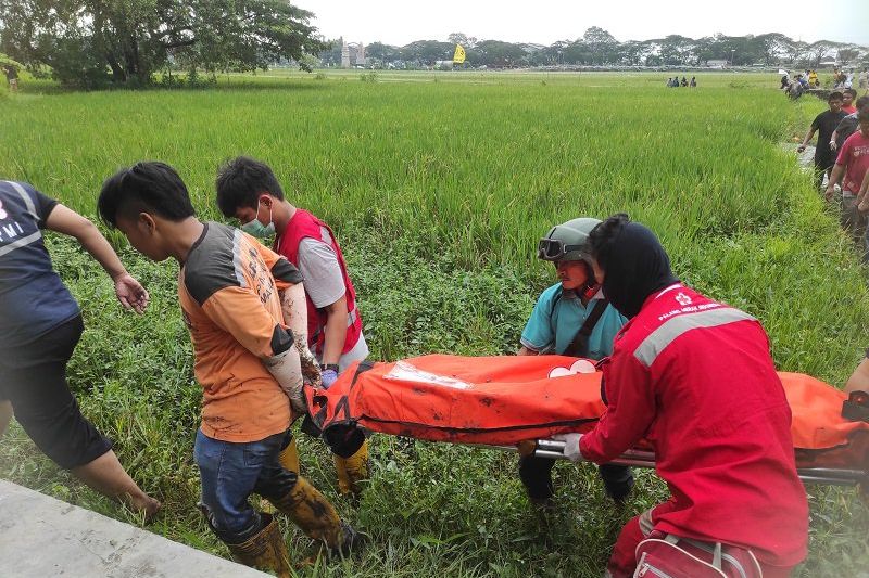 Diduga Terperosok dalam Lumpur, Petani di Mojokerto Tewas di Sawah