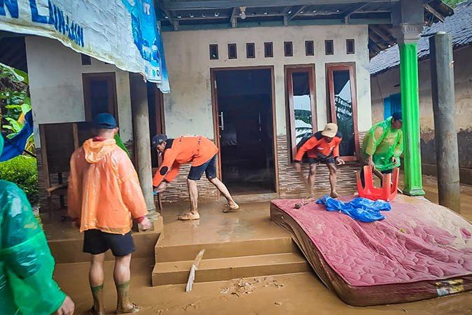 Banjir Melanda Berbagai Daerah di Jatim, Ketua PKS Terjunkan Relawan