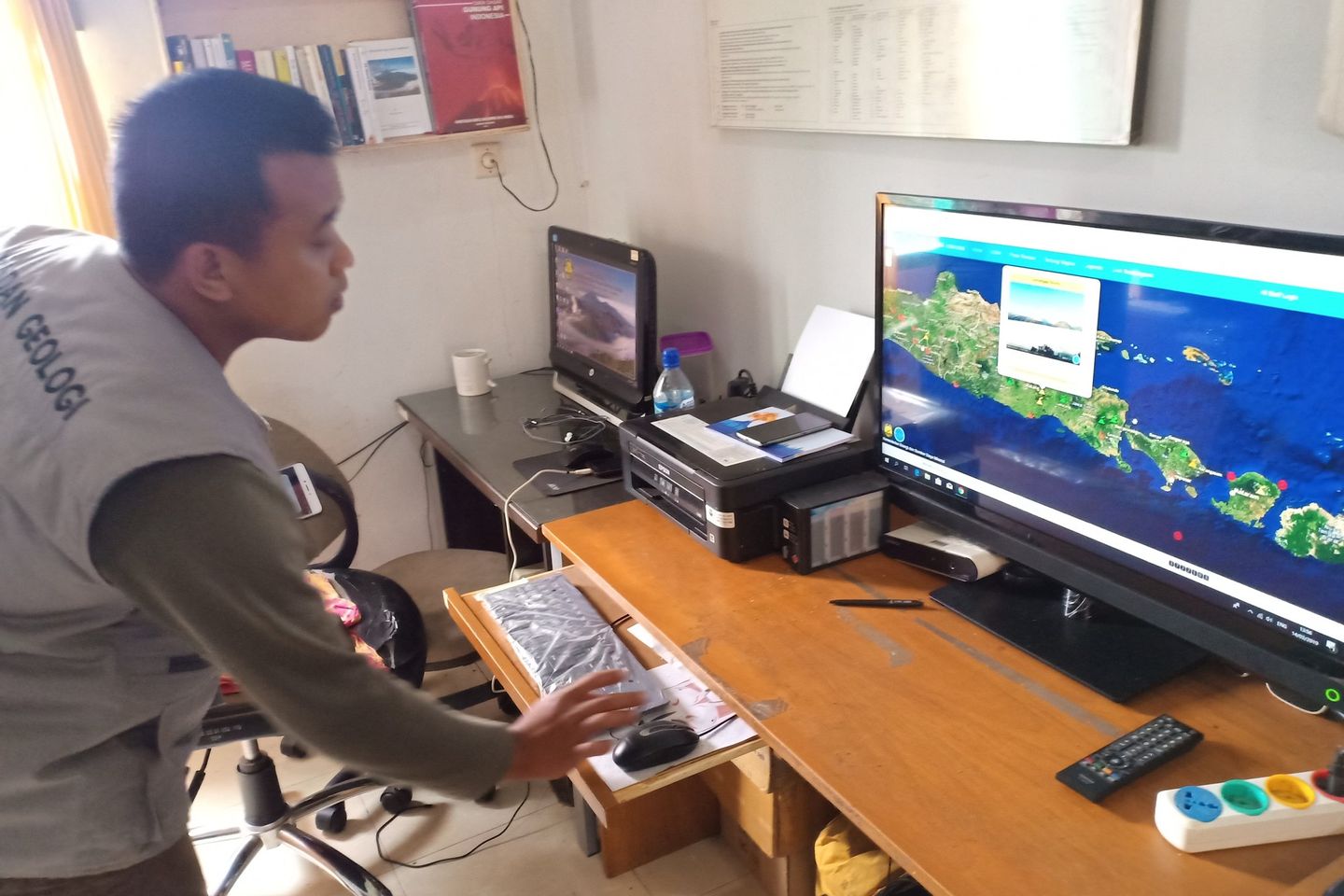 Diguyur Abu Vulkanik, Tiltmeter Gunung Bromo Sempat Rusak