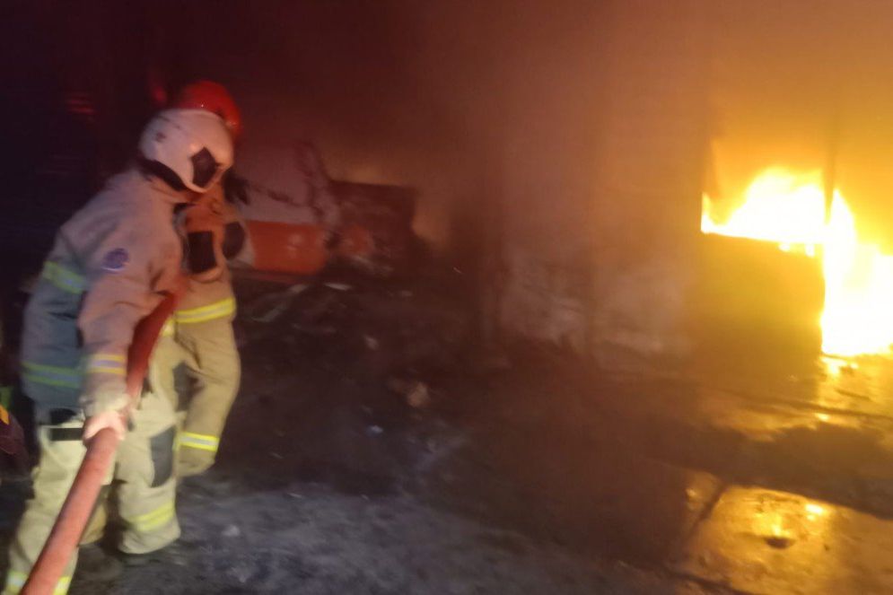 Korsleting Diduga Picu Kebakaran Tempat Laundry di Tambaksari Surabaya