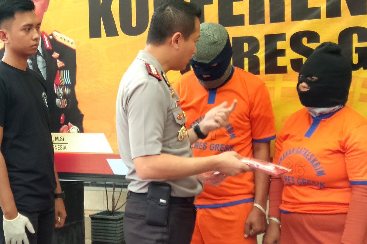Pasutri Operasikan Prostitusi Daring Lewat WA