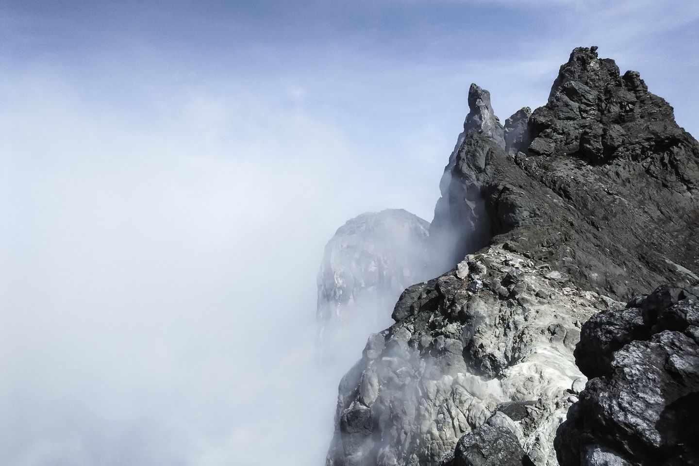 Status Waspada, Lava Pijar Meluncur Lima Kali Dari Merapi