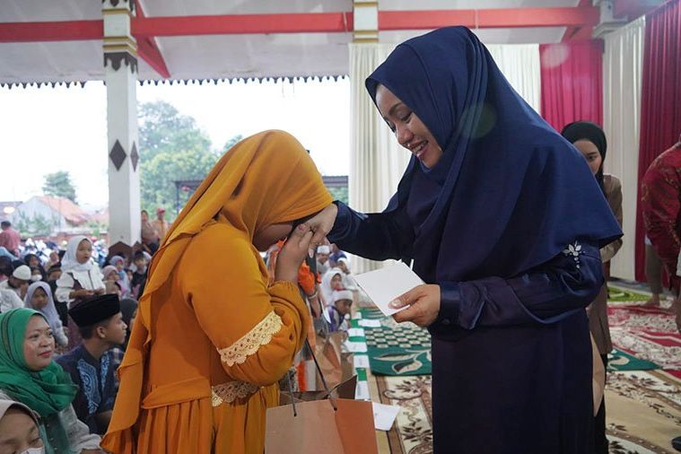 Di Bulan Ramadan, Bupati Mojokerto Santuni 200 Anak Yatim