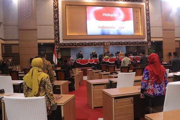 Paripurna di DPRD Kabupaten Mojokerto, Bupati Ikfina Sampaikan Pandum Raperda APBD 2023
