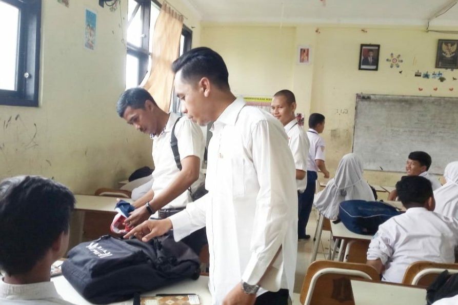 Cegah Konten Negatif, Pemkot Surabaya Gencar Periksa Ponsel Pelajar SMP