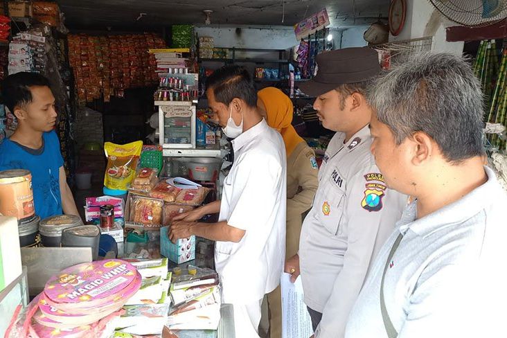 Cegah Peredaran Obat Sirup Mengandung Etilen Gelikol Apotek di Probolinggo Dirazia