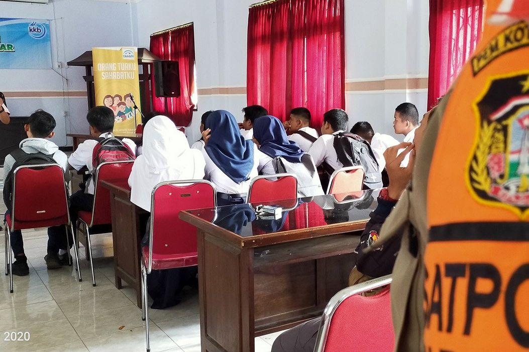 Tim Gabungan Pemkot Blitar Razia 35 Pelajar di Warung Kopi 