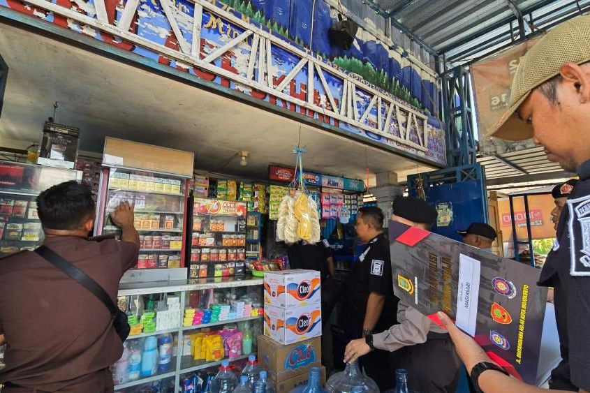 Nihil Rokok Ilegal dalam Operasi ke-33 Satpol PP Kota Mojokerto