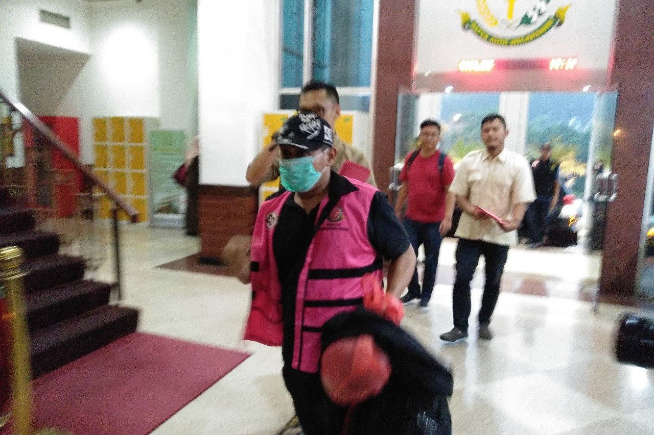 Pejabat PDAM Surya Sembada Jalani Tahap Dua di Kejaksaan