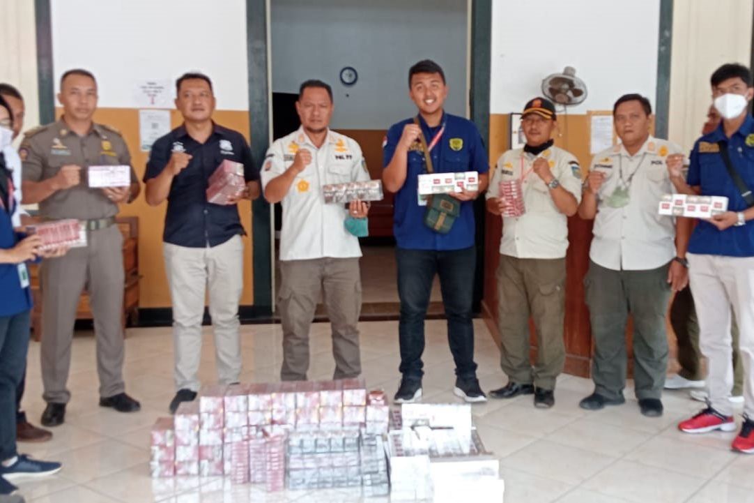 Berkedok Toko Roti, Petugas Temukan Ribuan Bungkus Rokok Ilegal di Probolinggo