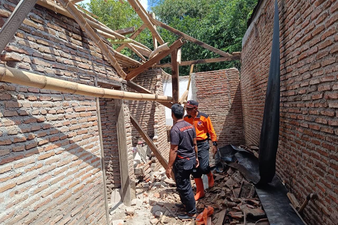 Hujan Deras dan Angin Kencang Terjang Jember, Rumah Rusak di Tiga Kecamatan