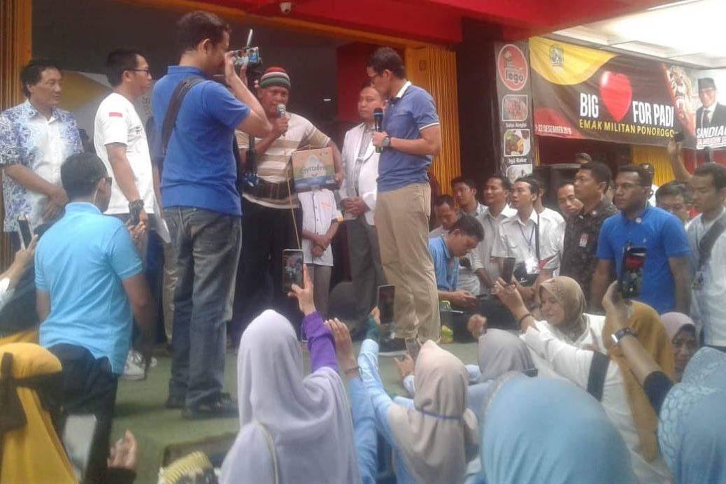 Di Ponorogo, Sandiaga Jadi “Tukang Pijat” Dadakan