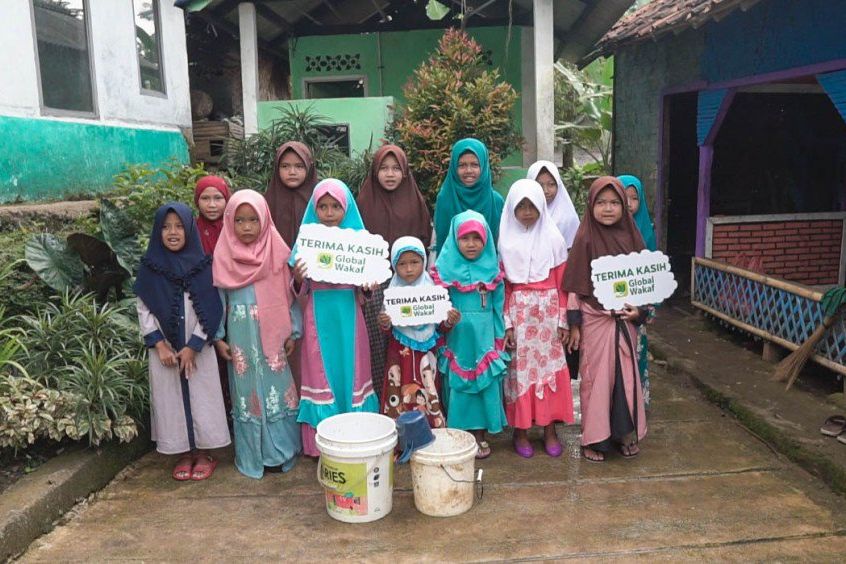 Sumur Wakaf untuk Pesantren, Supaya Santri Tak Lagi Antre