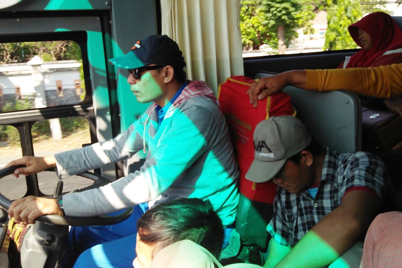 Arus Balik Lebaran, Bus Tujuan Surabaya Sarat Penumpang