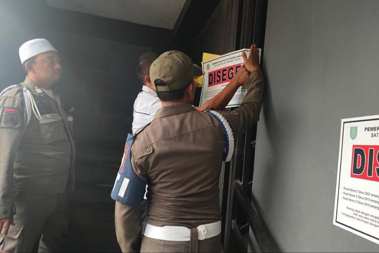 Bandel dan Tidak Ada Izin, Karaoke 88 di Probolinggo Disegel