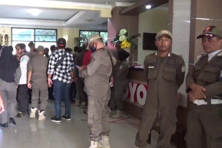Wali Kota Probolinggo Segel Family Karaoke 88, Pihak Pengelola Meradang