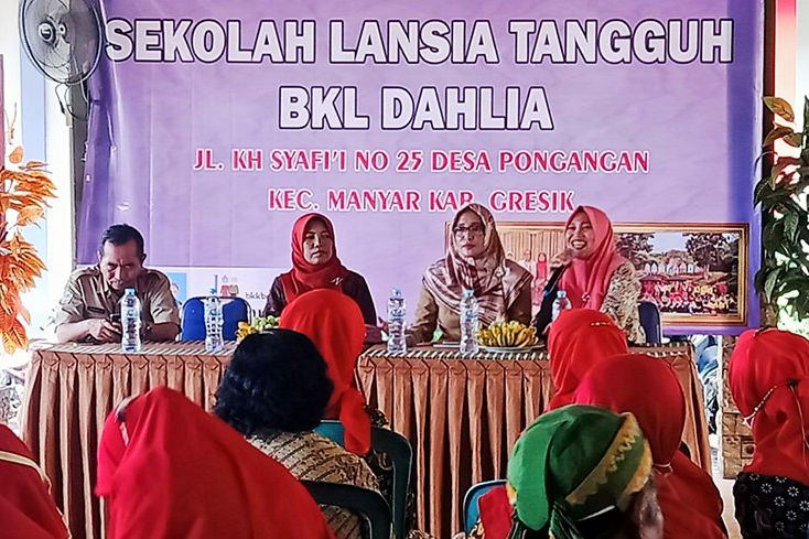 Desa Lansia Tangguh Pongangan Gresik Cetak Lansia Sehat, Mandiri dan Kreatif