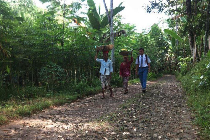 8 Tahun Tidak Ada Perbaikan, 200 Warga di Jember Harus Jalan Kaki Sejauh 2 Kilo ke Pusat Kota