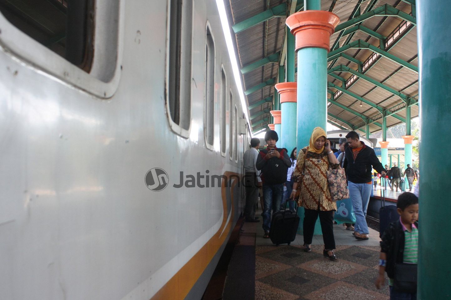 Penumpang Kereta Api Daop 8 Naik 10 Persen