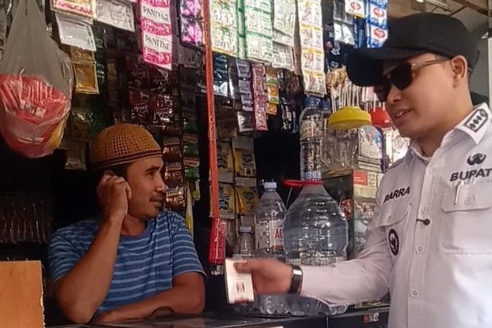 Bupati Mojokerto Pimpin Sidak Rokok Ilegal di Bangsal