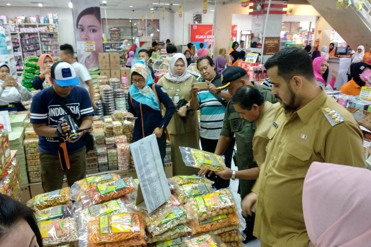 Sidak Swalayan dan Minimarket, Dinkes Probolinggo Temukan Mamin Kedaluwarsa