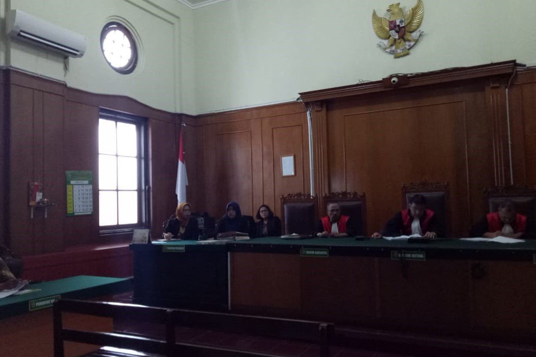Sidang Perdana Kasus Pencemaran Popok Sungai Brantas Ditunda