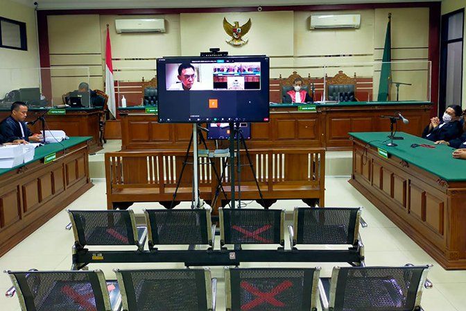 Kasus Dugaan Suap Bantuan Keuangan, Mantan Pejabat Pemprov Jatim Dituntut 7 Tahun Penjara