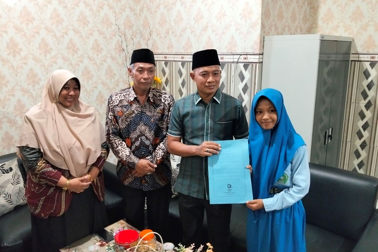 Siswi MTsN 1 Sampang Raih Medali Emas KSPI, Tuai Apresiasi DPRD