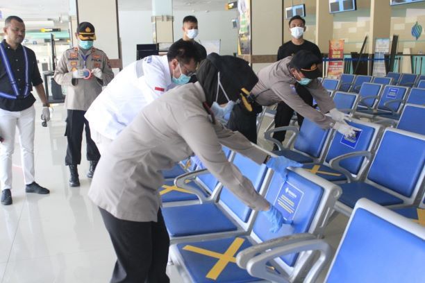 Social Distancing Mulai Diterapkan di Terminal Penumpang