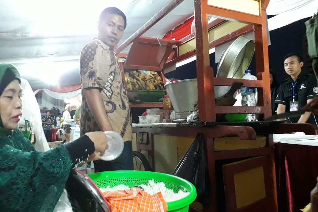 Nasiyah Sediakan 600 Porsi Soto Ayam