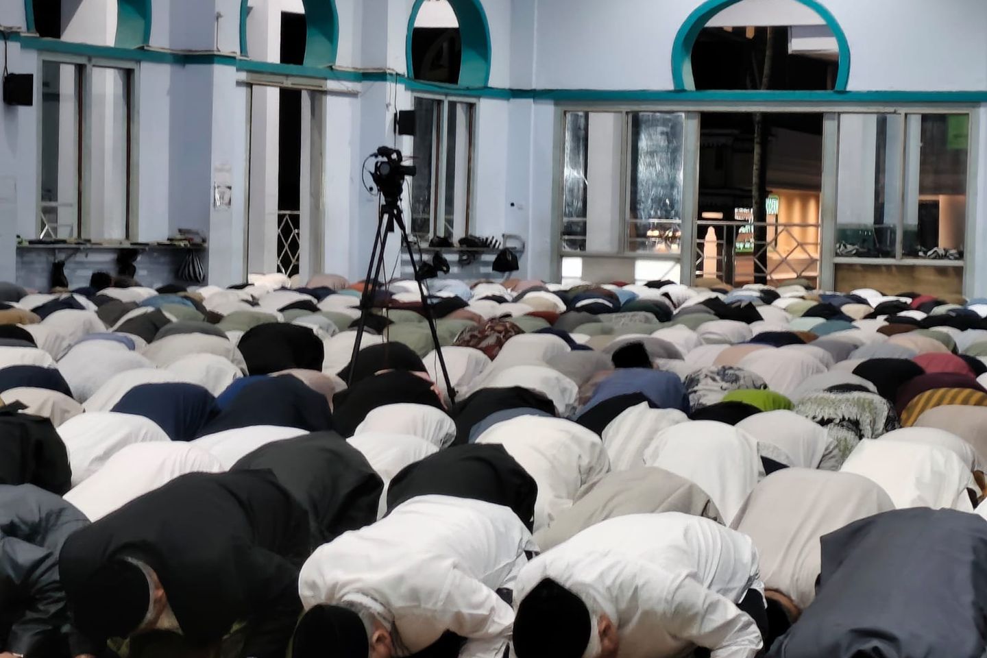 Ribuan Santri dan Alumni Gontor Gelar Sujud Syukur Sambut 100 Tahun PMDG