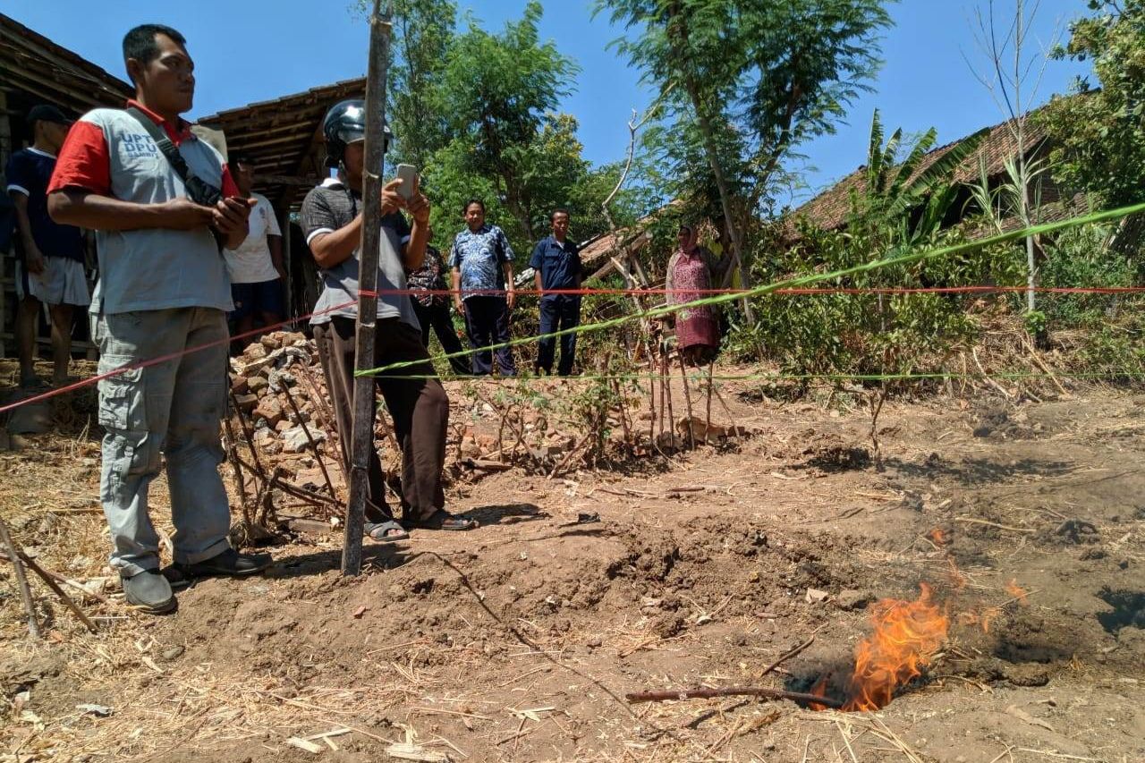 Gas Metana Picu Terbakarnya Tanah di Ponorogo